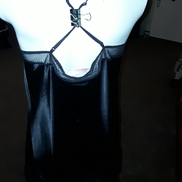 Victoria's Secret - Picture 3 of 5